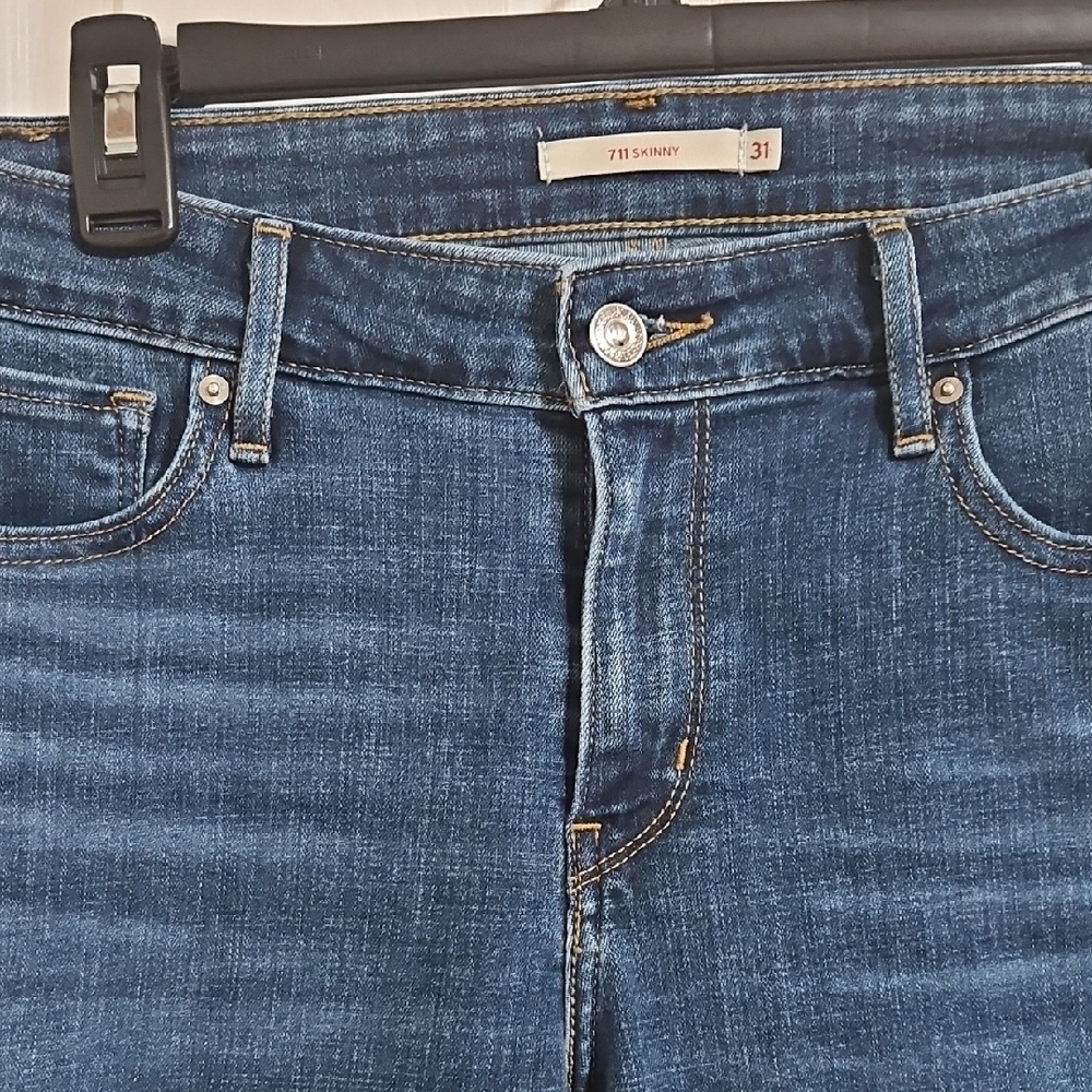 Levi's Women's Dark Indigo Skinny Jeans - Picture 2 of 3